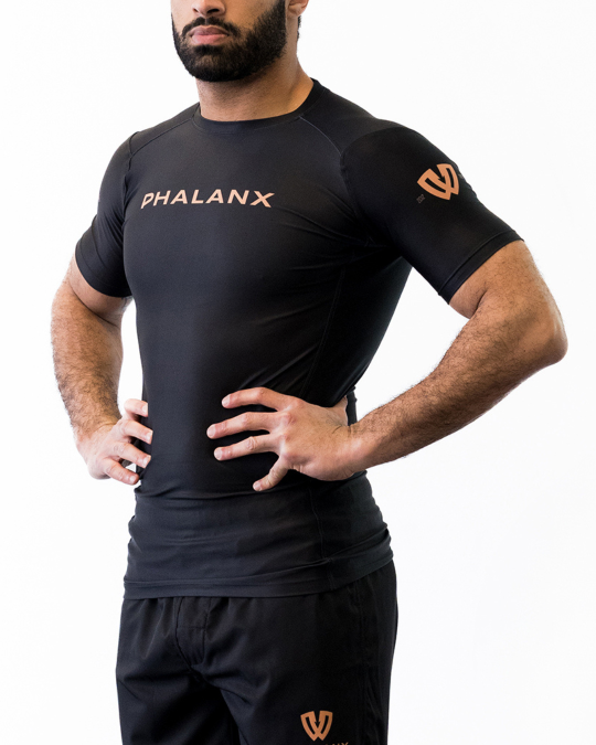 Phalanx Jiu-jitsu BJJ short-sleeve rash guard is perfect for training jiu-jitsu, no-gi grappling, MMA—mixed martial arts, Brazilian Jiu-jitsu, wrestling, and judo. It is also perfect for no-gi JJ or gi jiu-jitsu, and it can be worn at Spartan Race, Tough Mudder, Yoga—all athletics!
