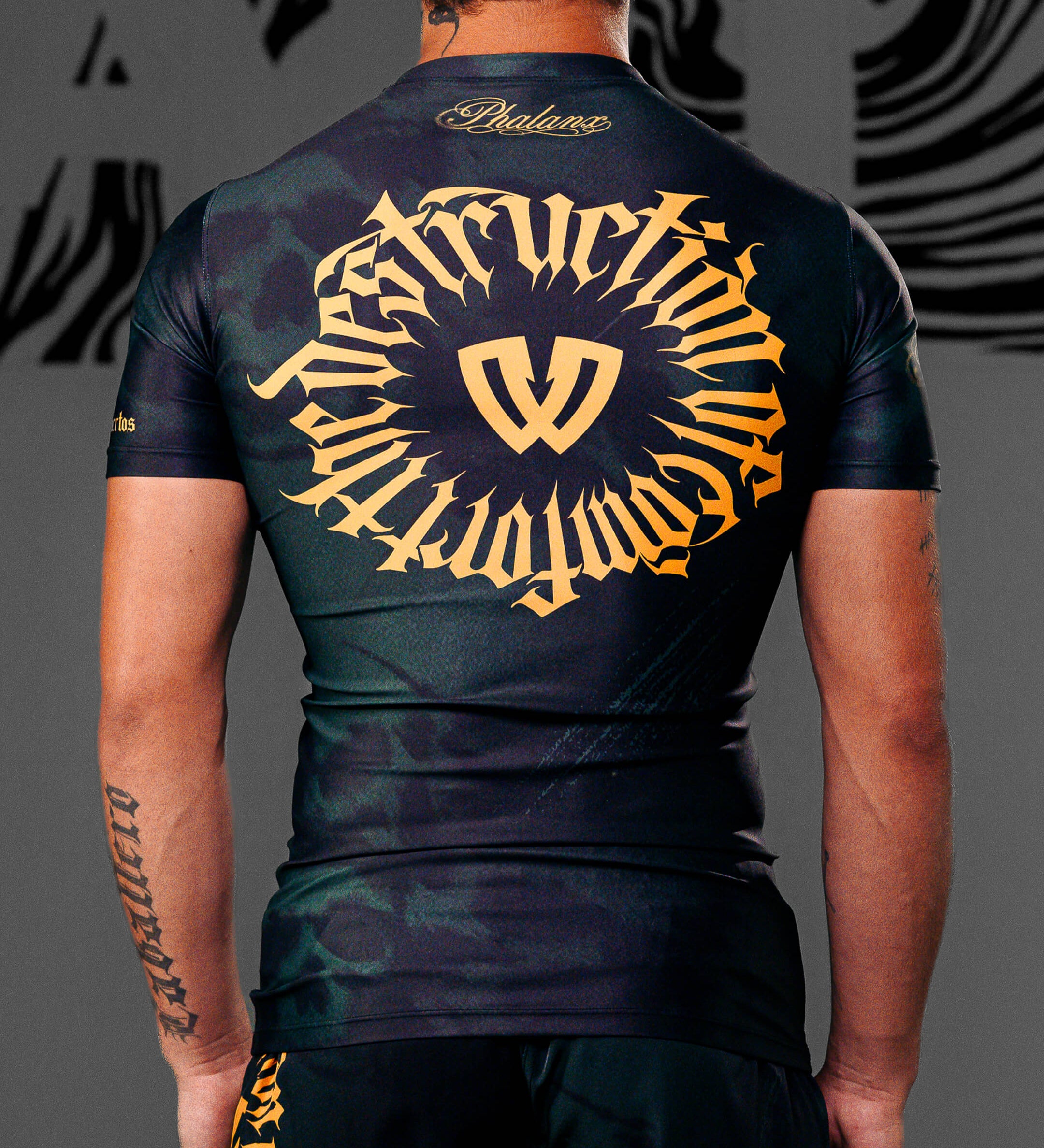 DESTRUCTION OF COMFORT RASH GUARD