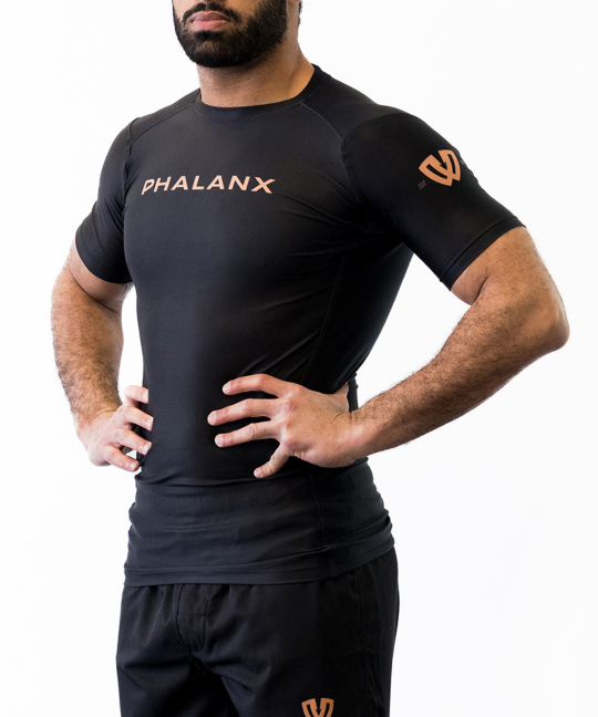 Phalanx Jiu-jitsu BJJ short-sleeve rash guard is perfect for training jiu-jitsu, no-gi grappling, MMA—mixed martial arts, Brazilian Jiu-jitsu, wrestling, and judo. It is also perfect for no-gi JJ or gi jiu-jitsu, and it can be worn at Spartan Race, Tough Mudder, Yoga—all athletics!